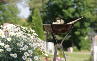 Blumenschmuck Erdbestattung Zirngibl Bestattungen